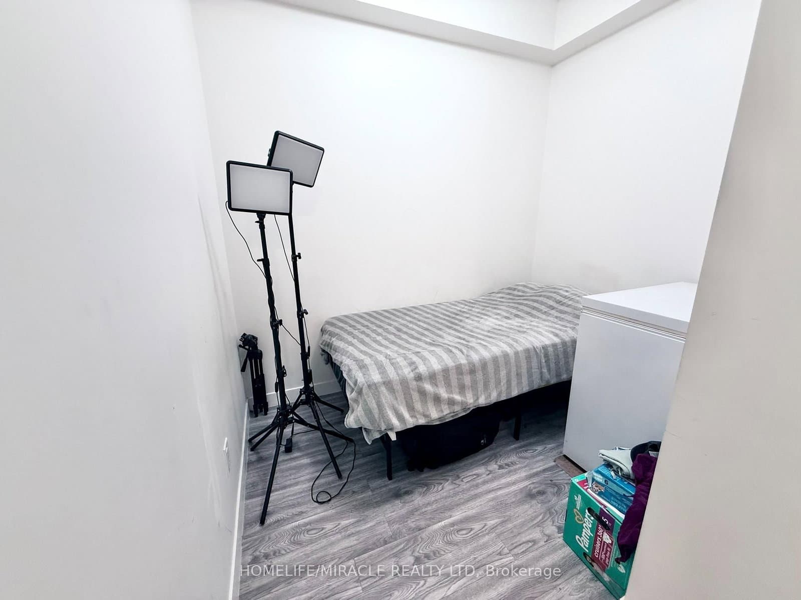 128 King Street N, Unit 911 thumbnail 12