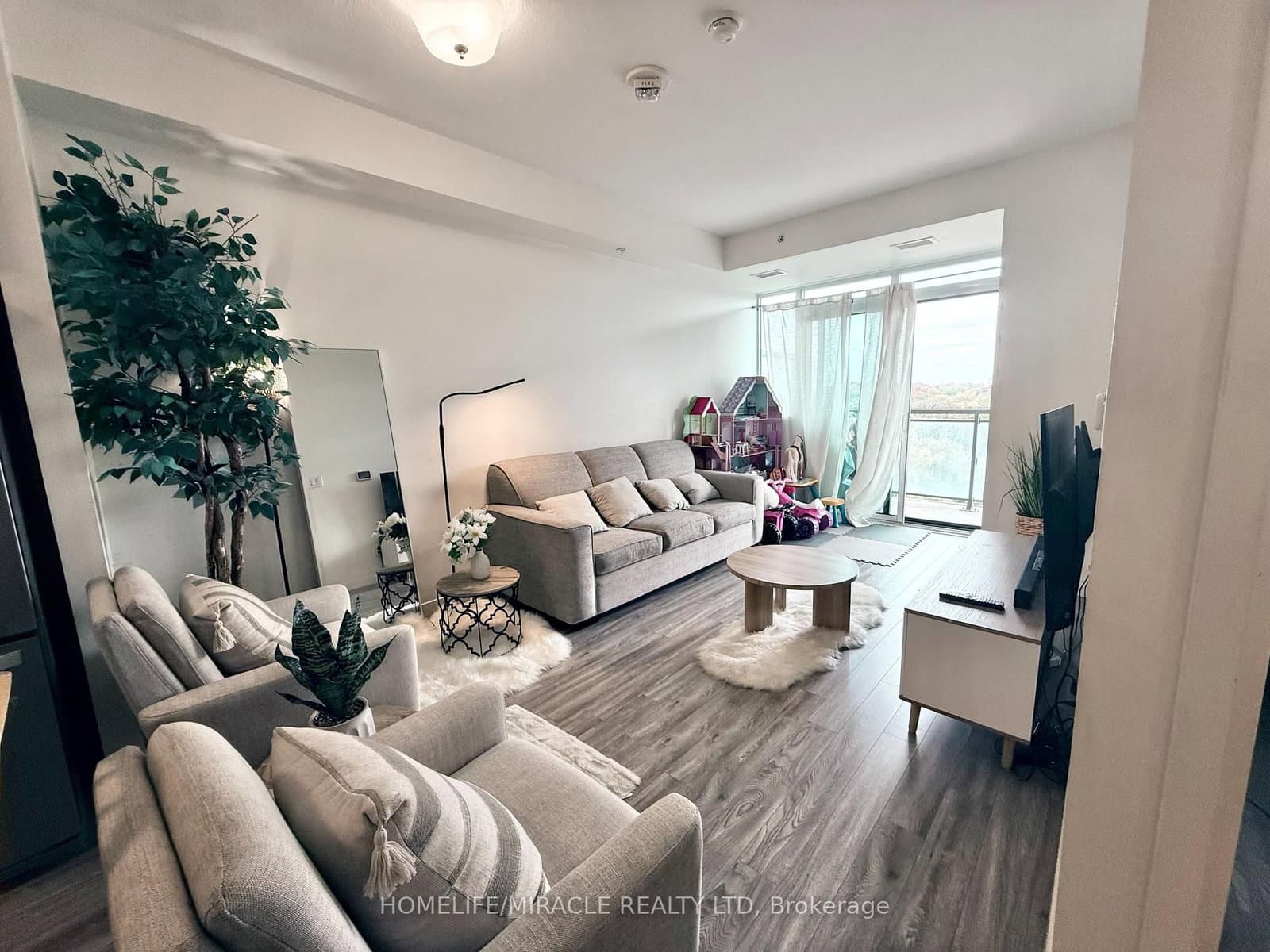 128 King Street N, Unit 911 thumbnail 5