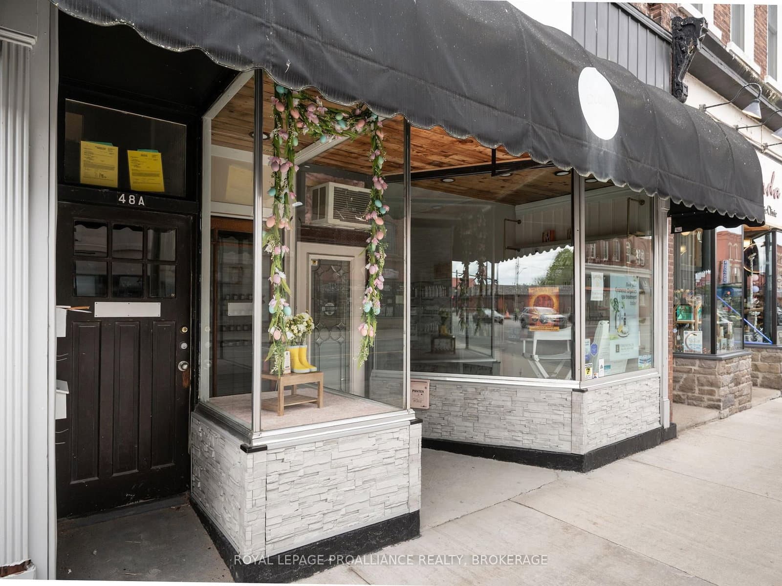 48 Dundas Street E thumbnail 2