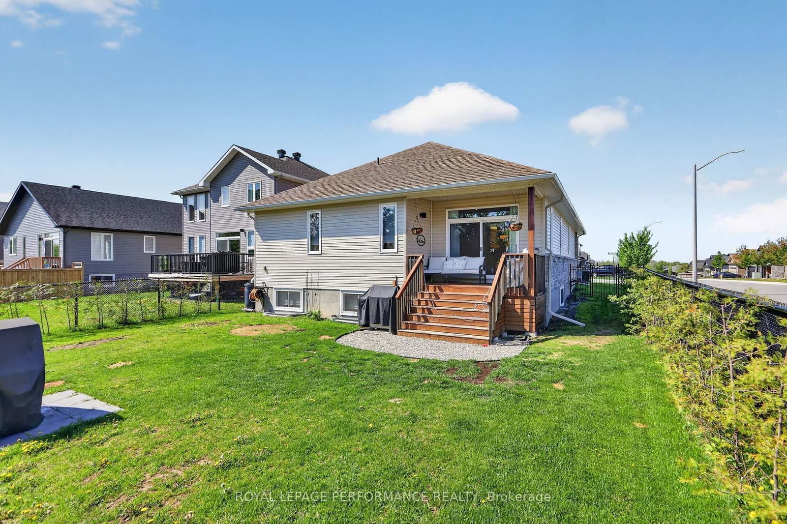 669 Bracewell Street thumbnail 33