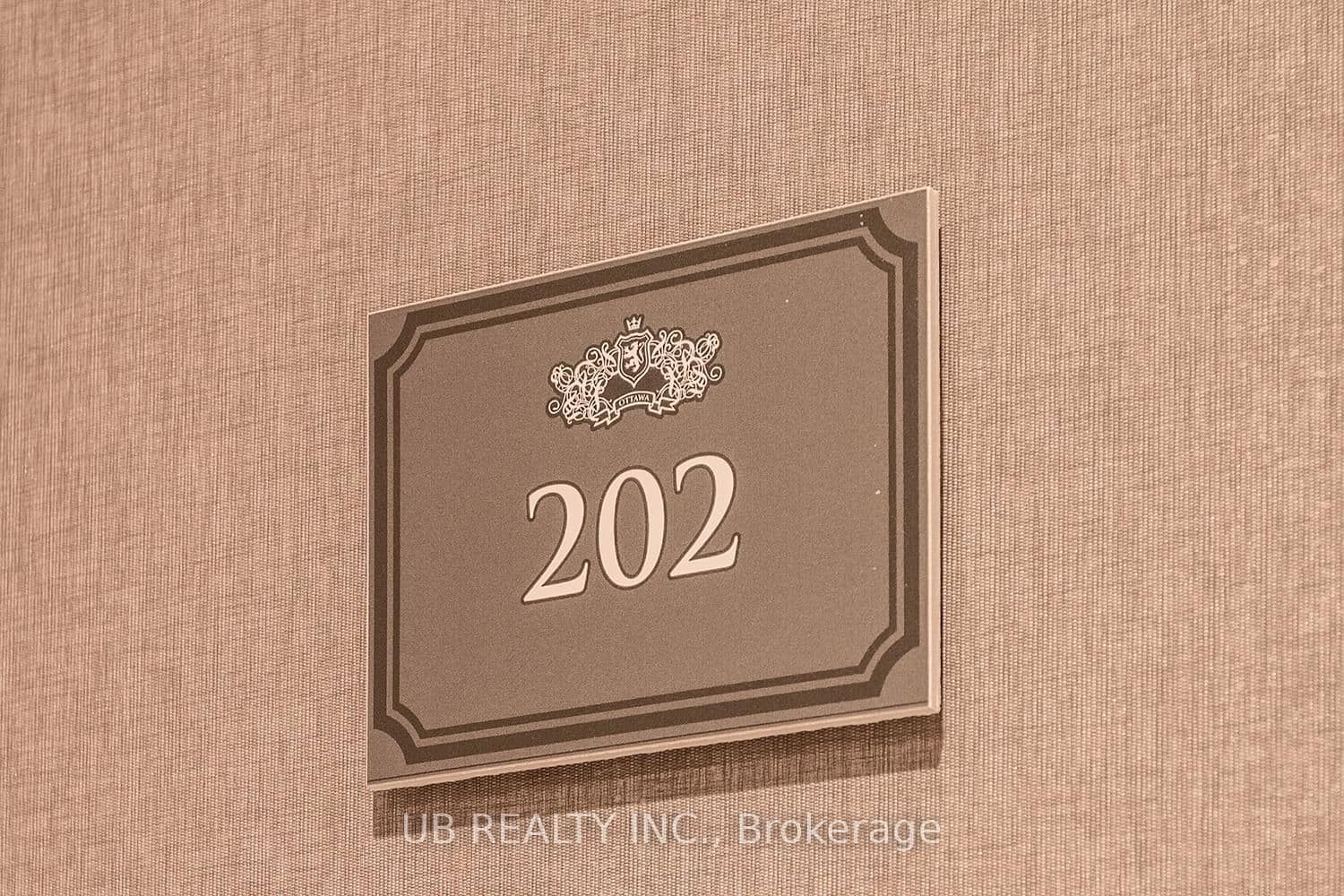 1451 WELLINGTON Street W, Unit 202 thumbnail 2