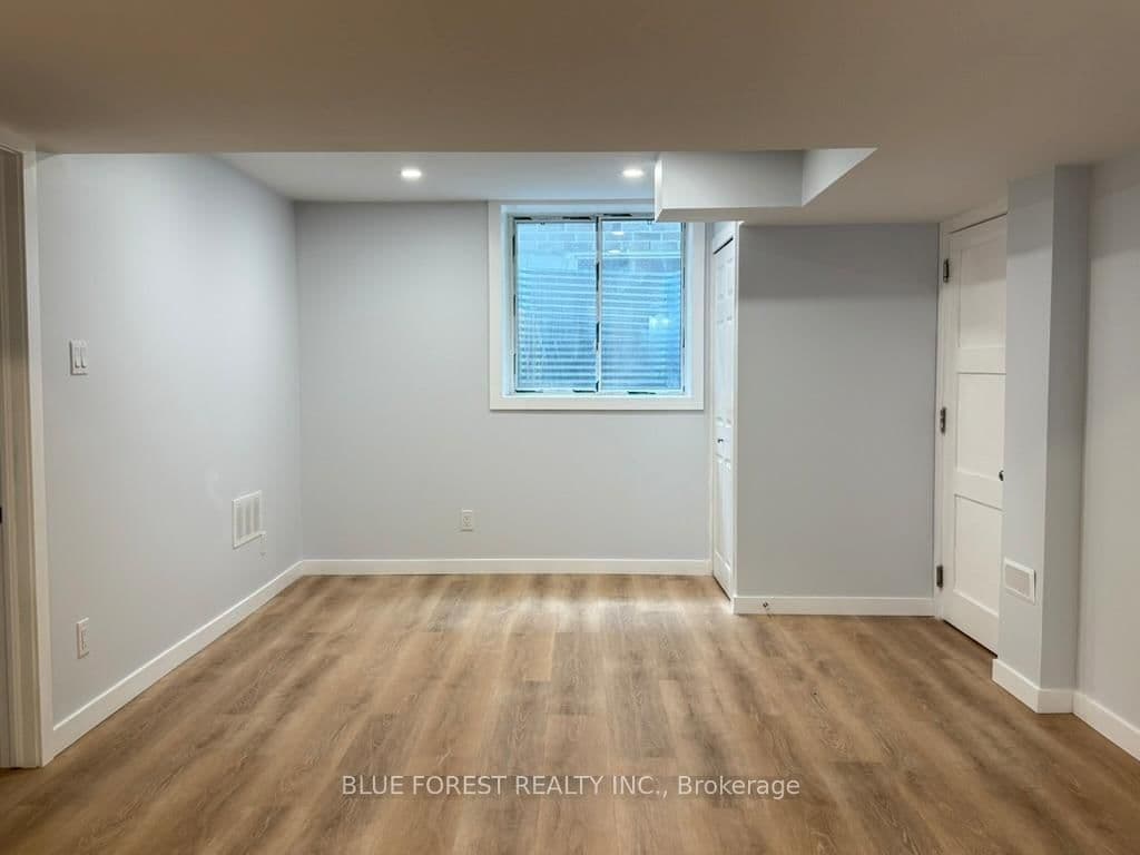 1458 Wright Crescent thumbnail 22