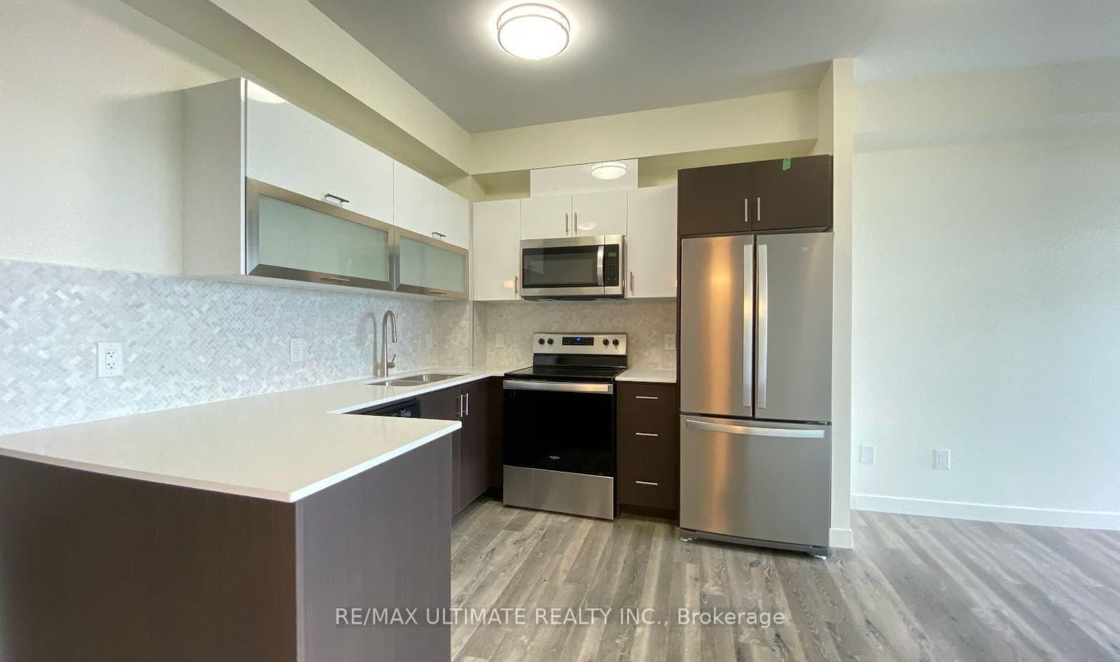 128 King Street N, Unit 710 thumbnail 11