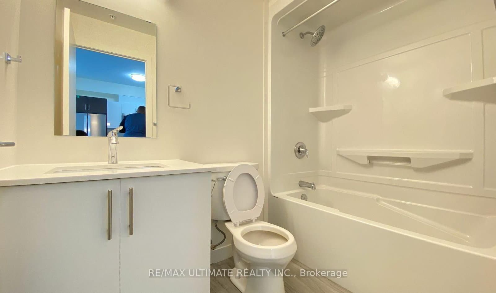 128 King Street N, Unit 710 thumbnail 15