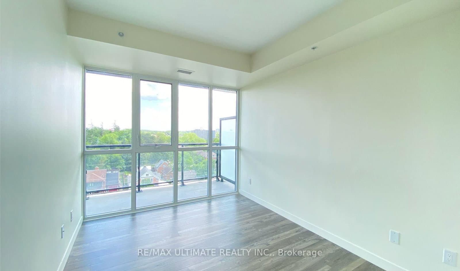 128 King Street N, Unit 710 thumbnail 17