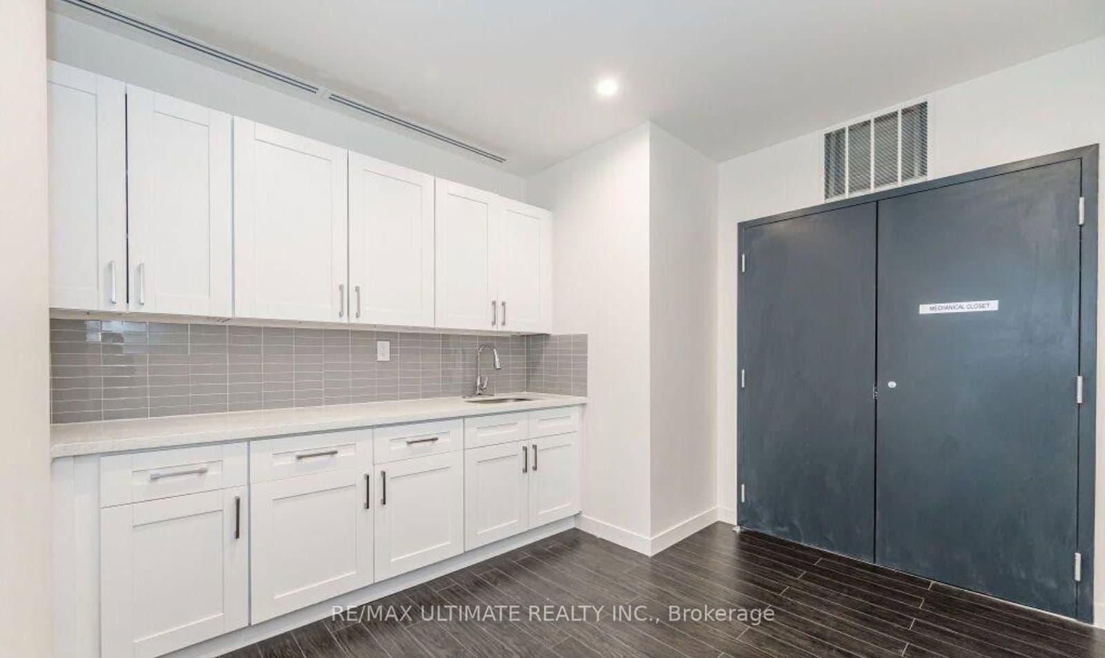128 King Street N, Unit 710 thumbnail 26