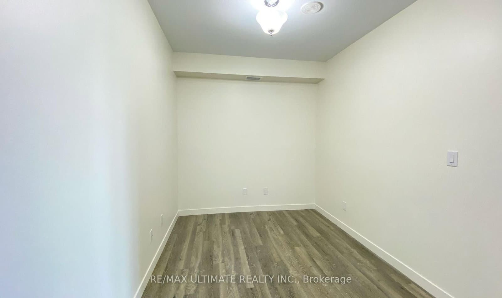 128 King Street N, Unit 710 thumbnail 8