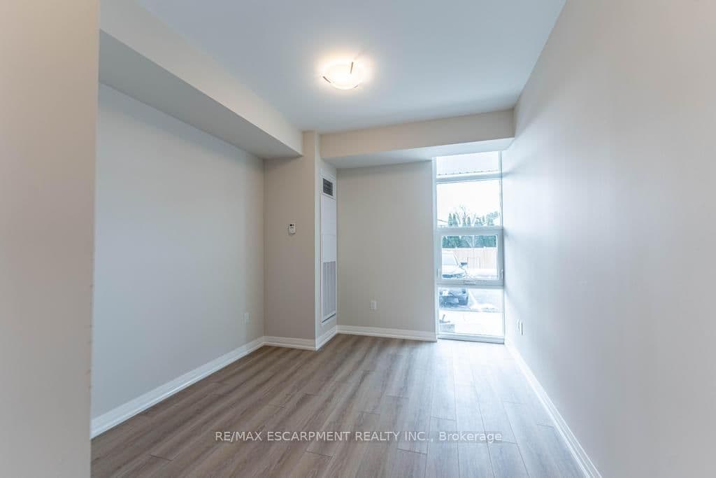 120 SPRINGVALLEY Crescent, Unit 104 thumbnail 14