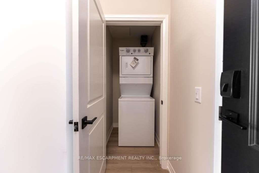 120 SPRINGVALLEY Crescent, Unit 104 thumbnail 16