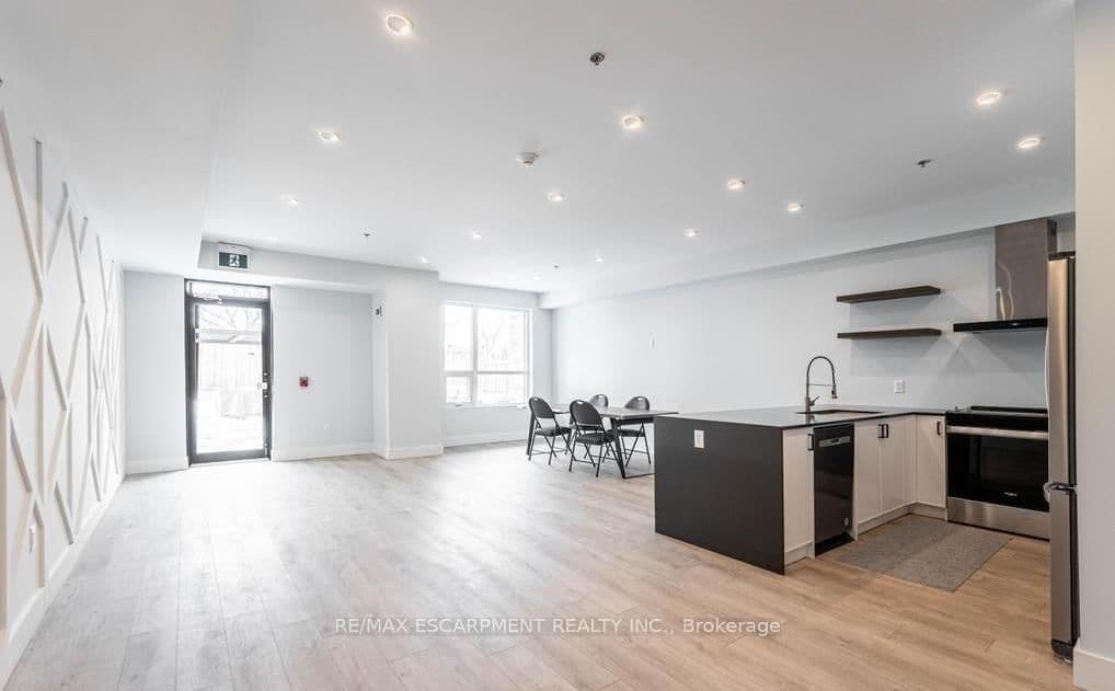 120 SPRINGVALLEY Crescent, Unit 104 thumbnail 18