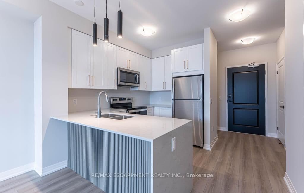 120 SPRINGVALLEY Crescent, Unit 104 thumbnail 5