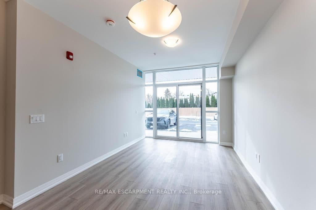 120 SPRINGVALLEY Crescent, Unit 104 thumbnail 7