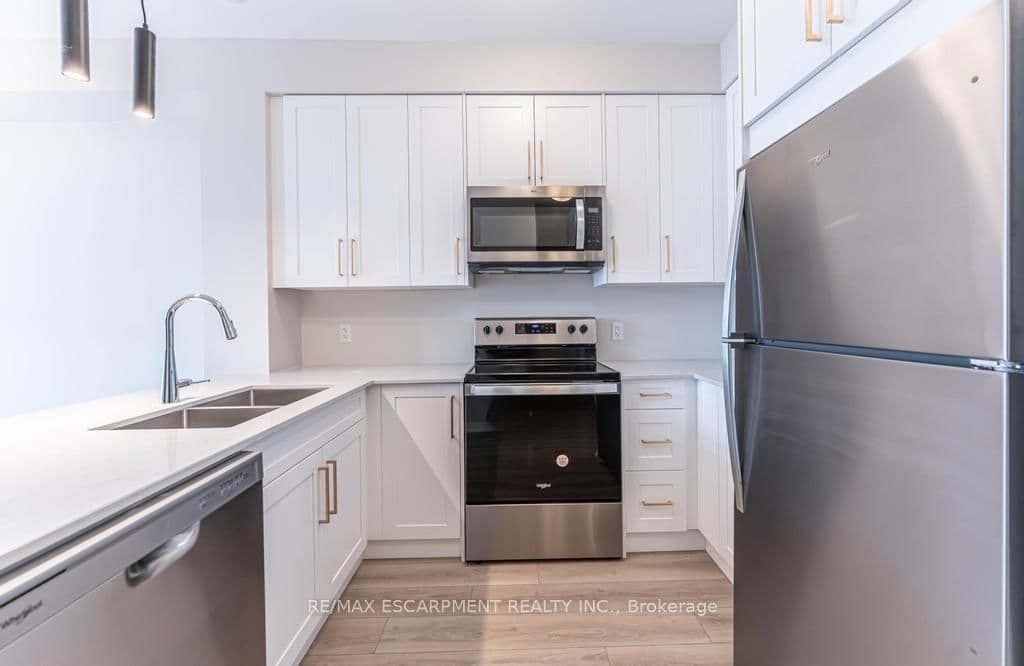 120 SPRINGVALLEY Crescent, Unit 104 thumbnail 9