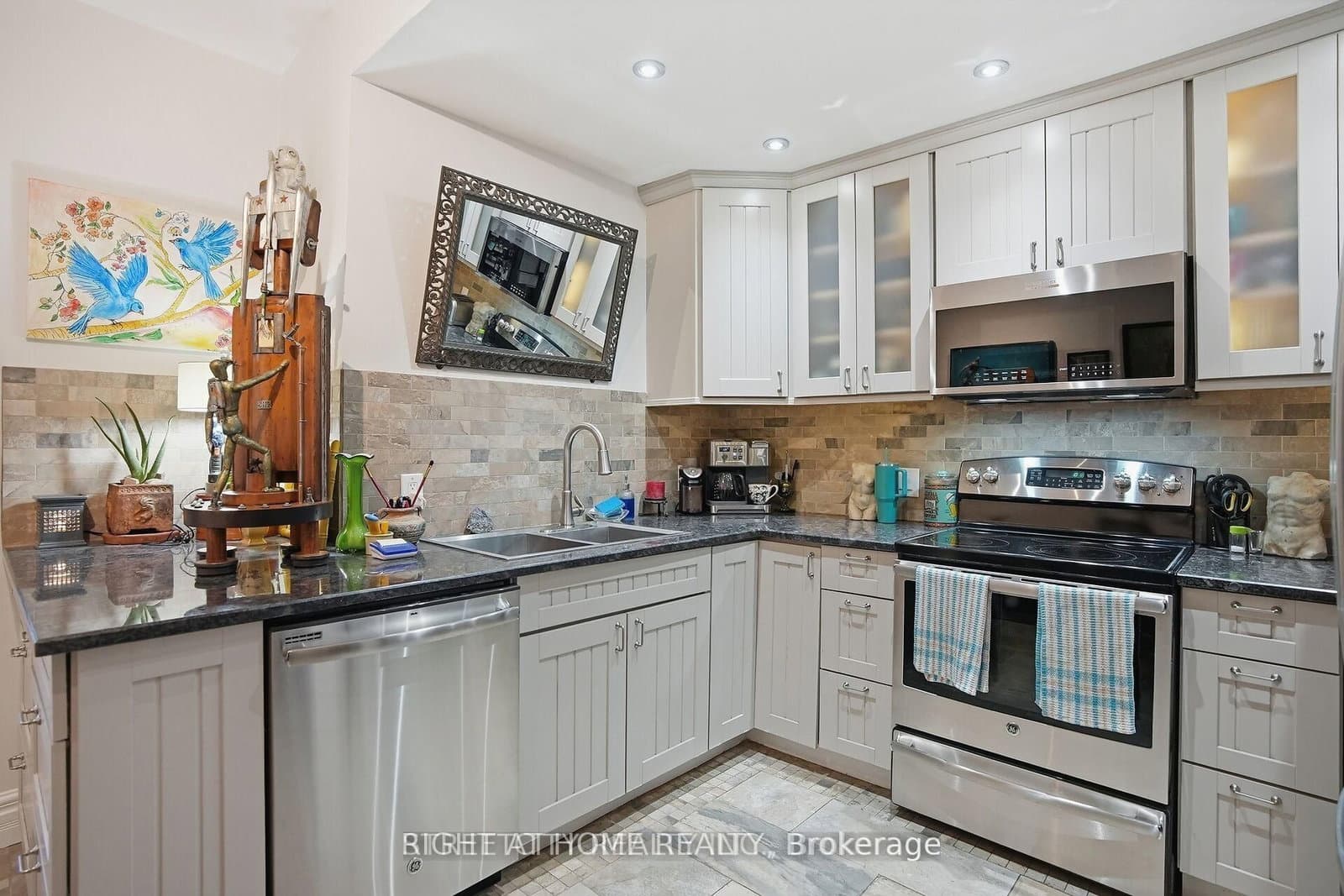 82 WELLINGTON Street thumbnail 10