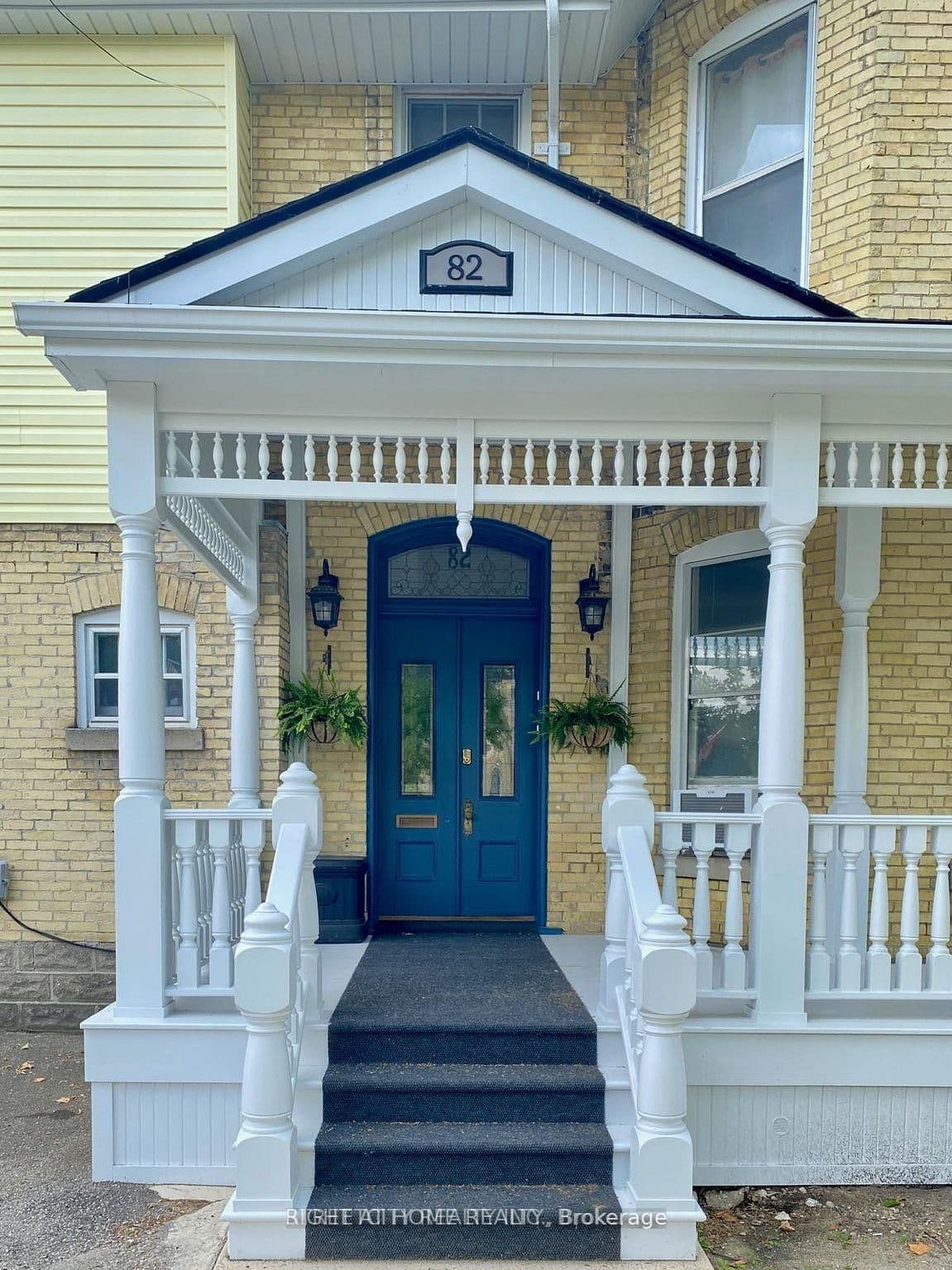 82 WELLINGTON Street thumbnail 2