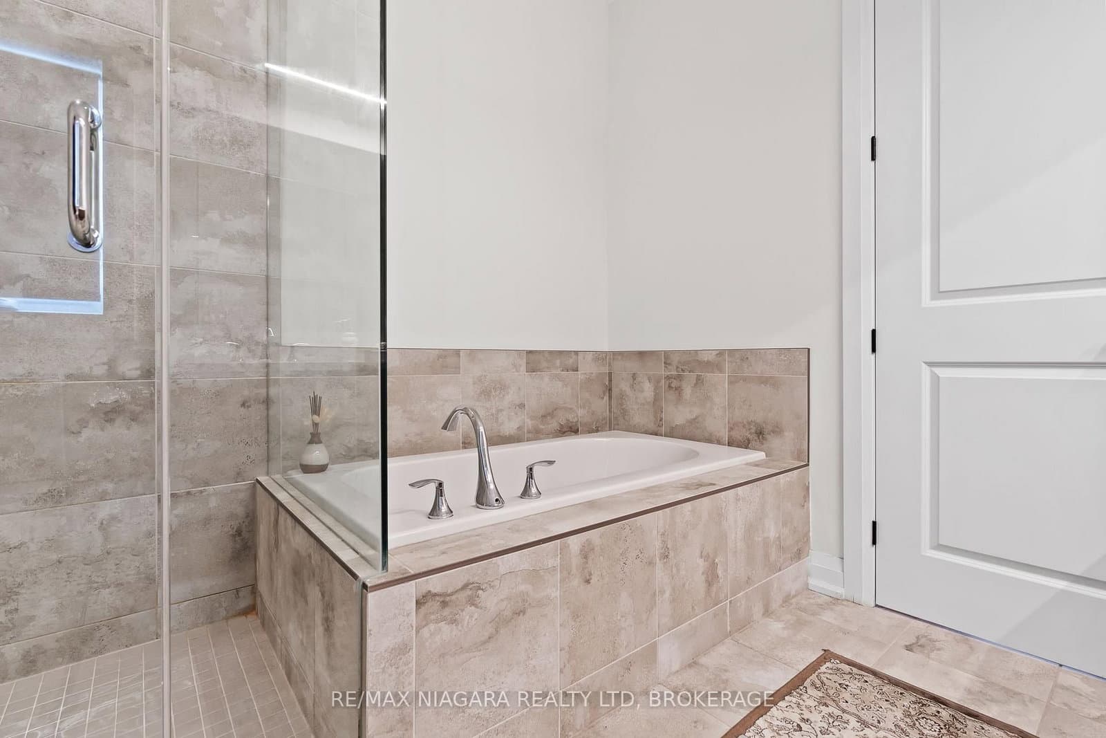 8974 Willoughby Drive, Unit 19 thumbnail 22