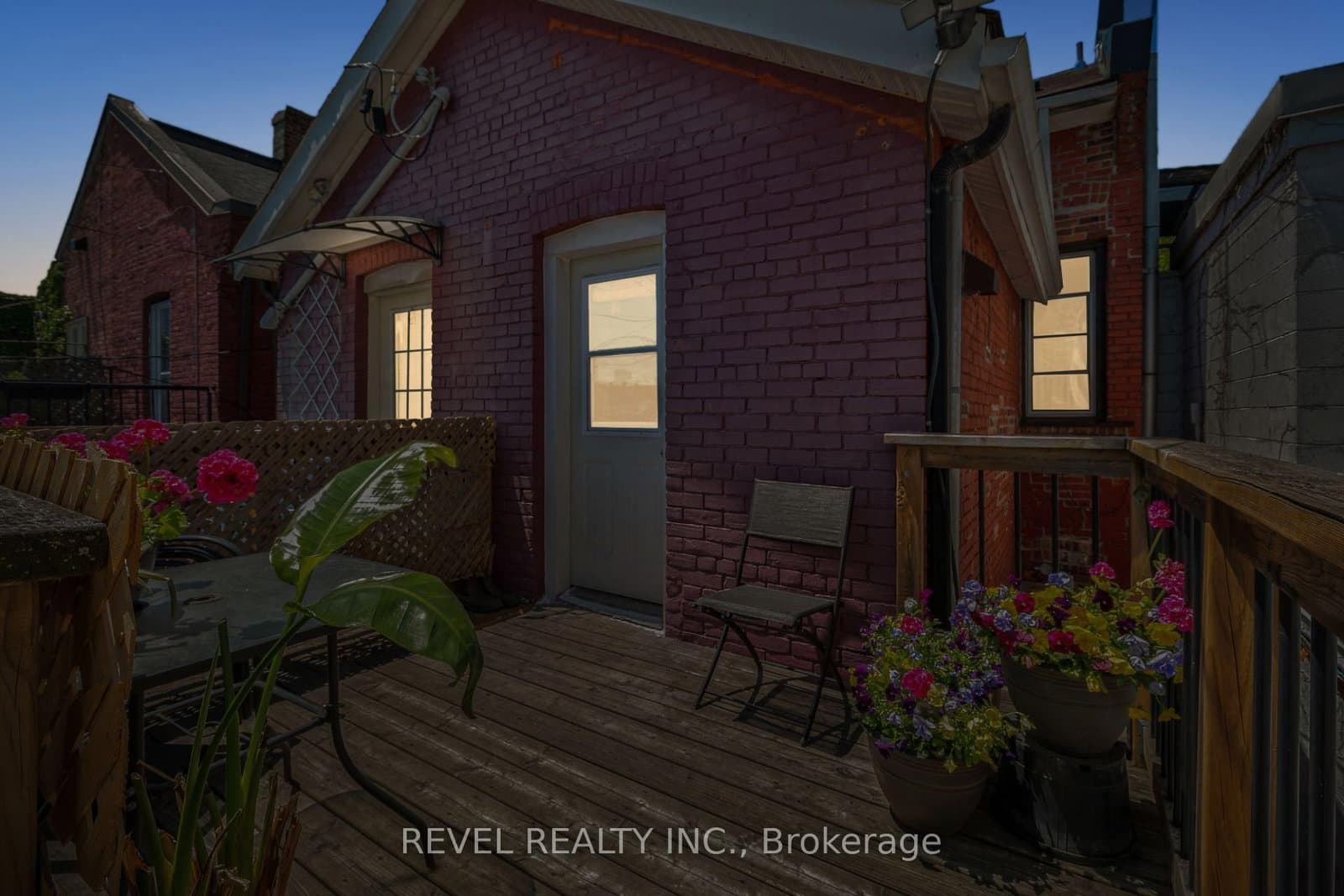 334 James Street N thumbnail 35