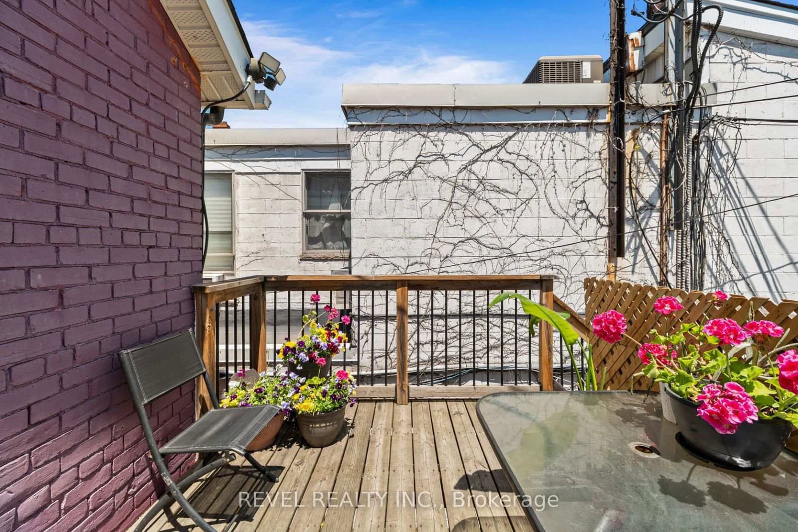 334 James Street N thumbnail 33