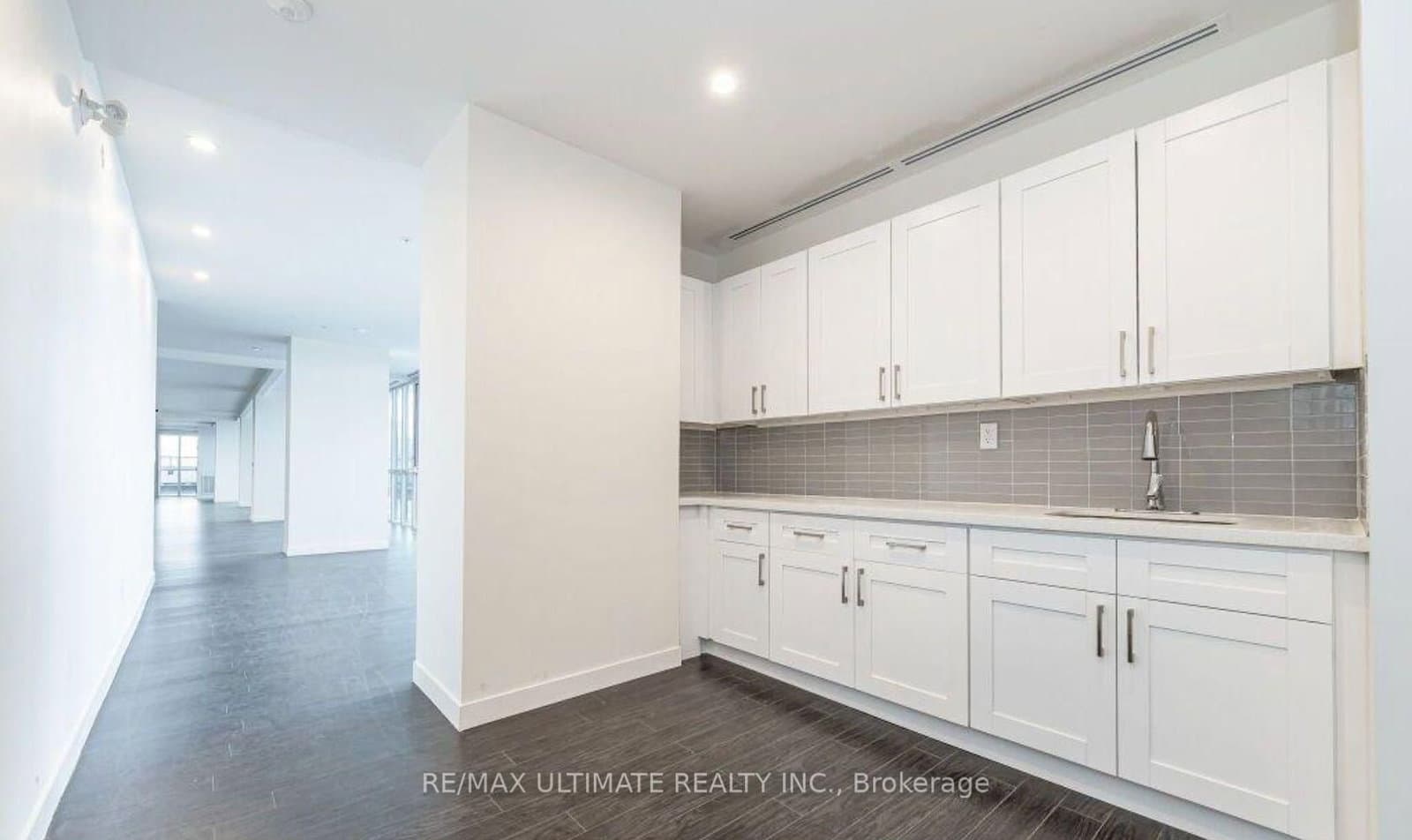 128 King Street N, Unit 710 thumbnail 25