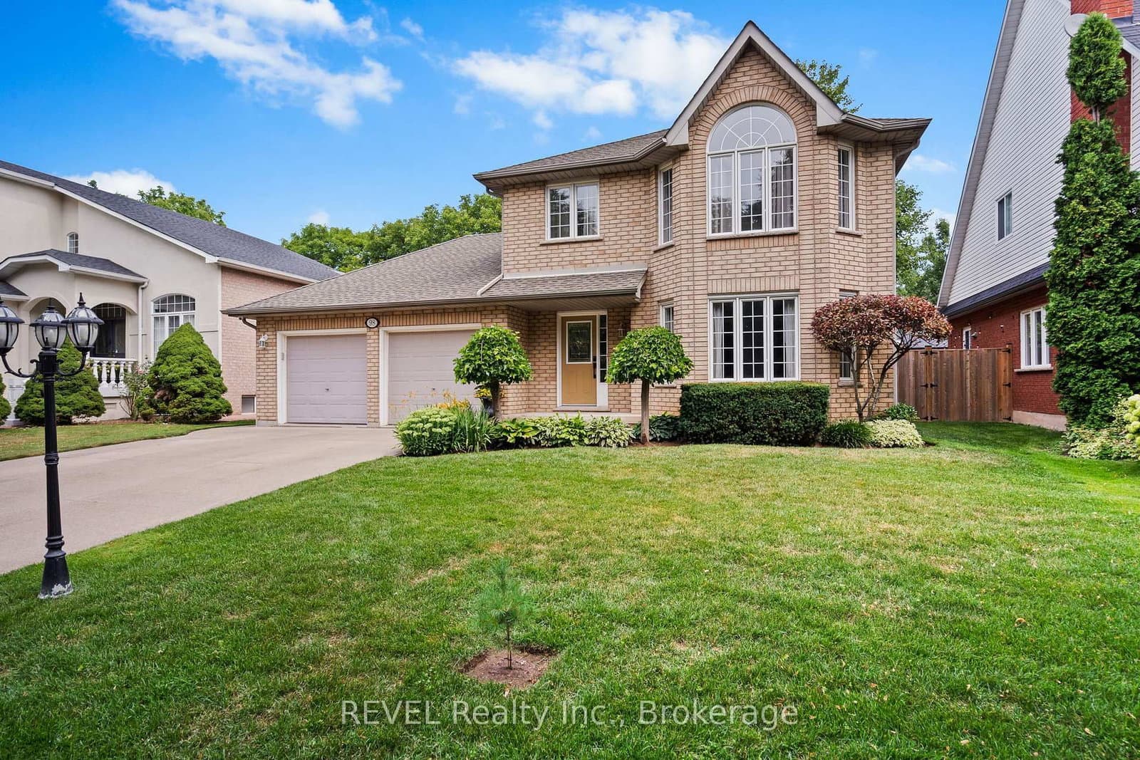 98 Debora Drive thumbnail 2