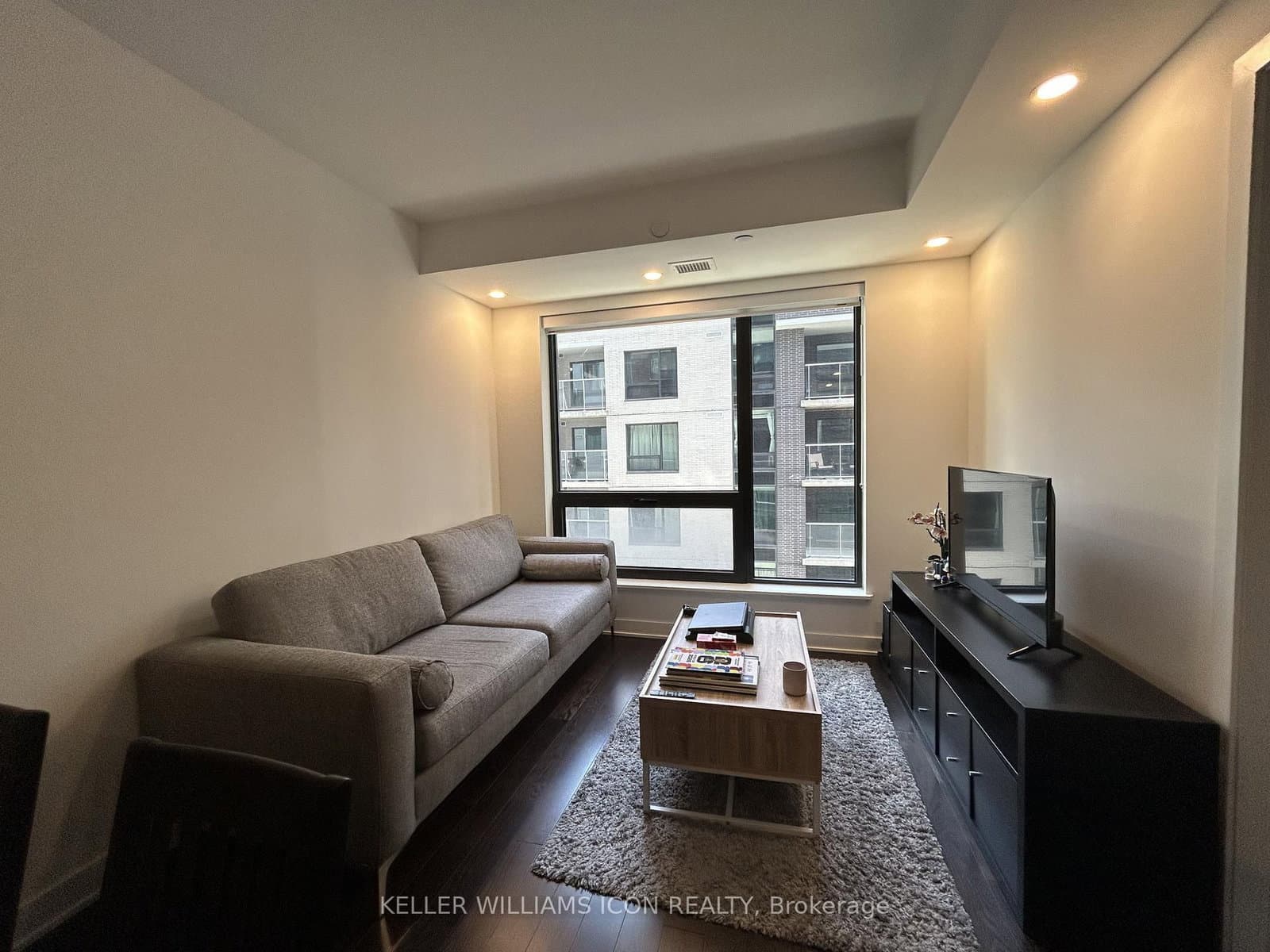 340 Queen Street, Unit 810 thumbnail 10