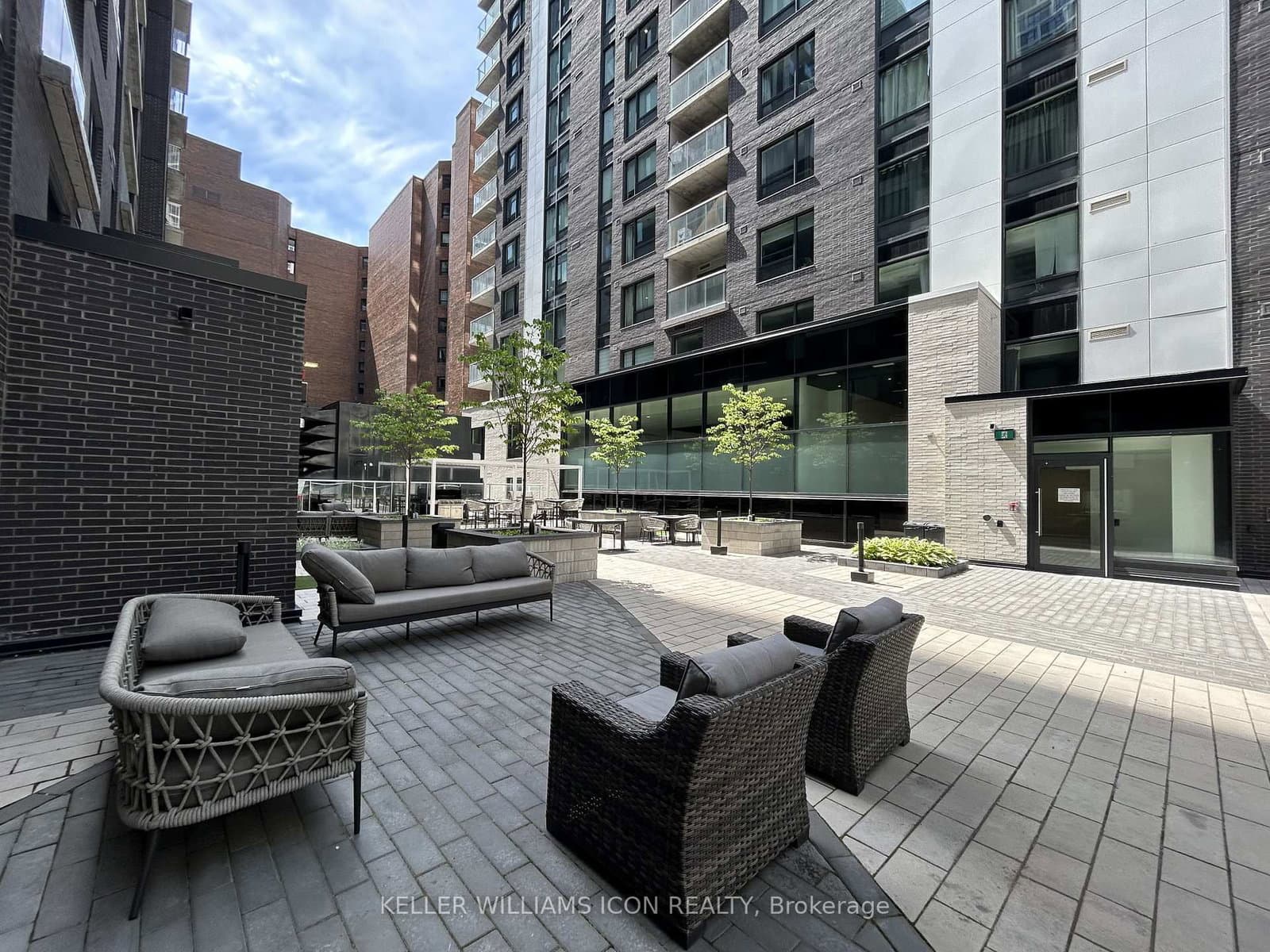 340 Queen Street, Unit 810 thumbnail 13