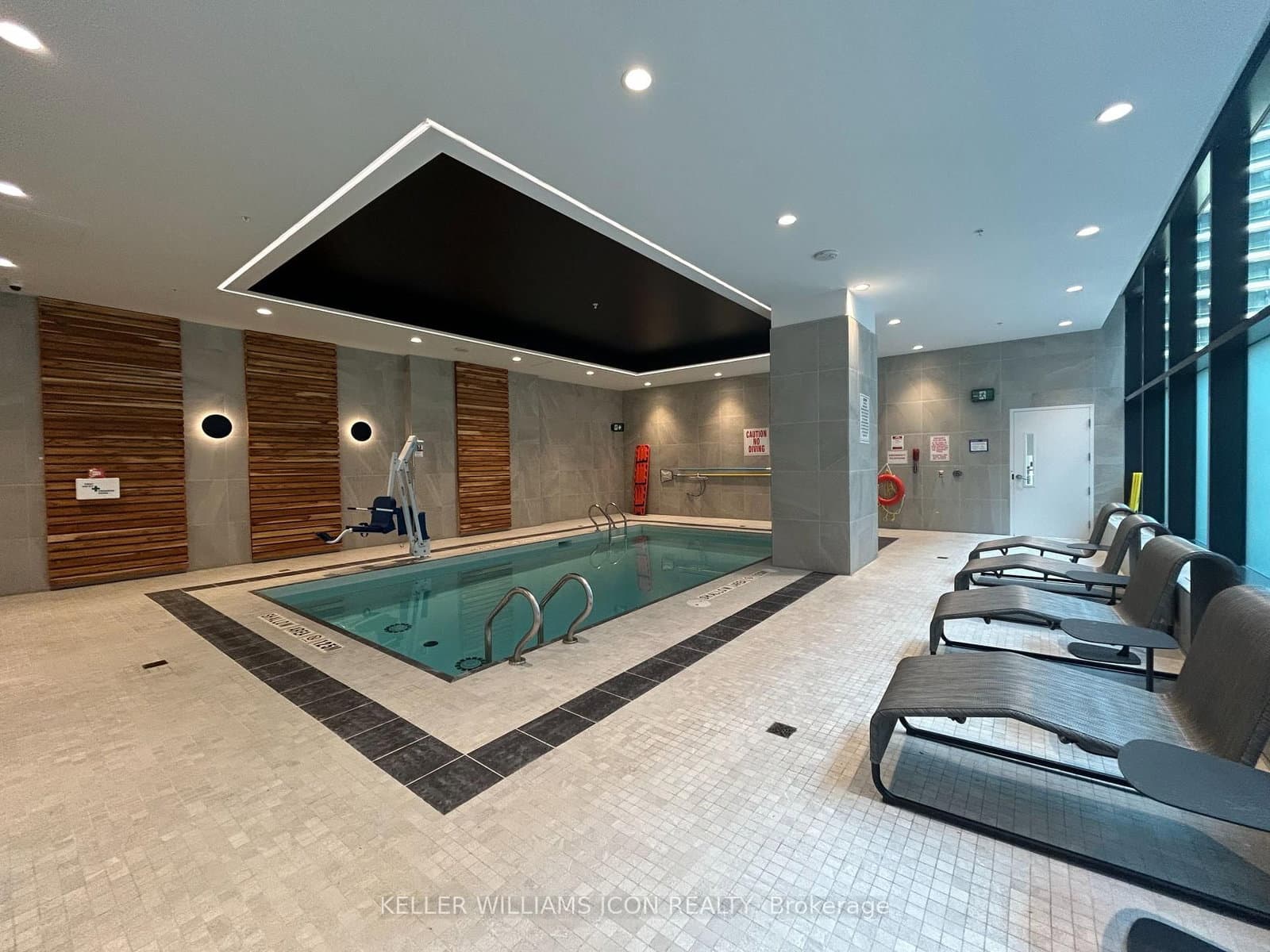 340 Queen Street, Unit 810 thumbnail 19