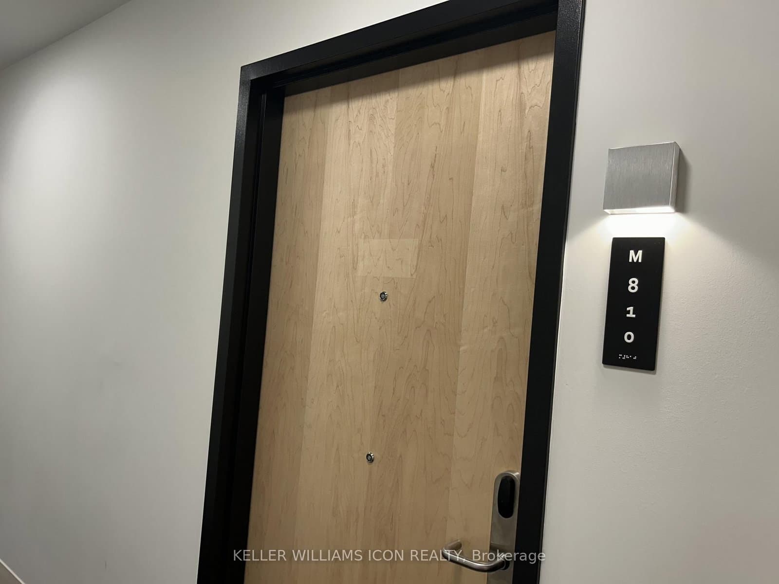 340 Queen Street, Unit 810 thumbnail 4