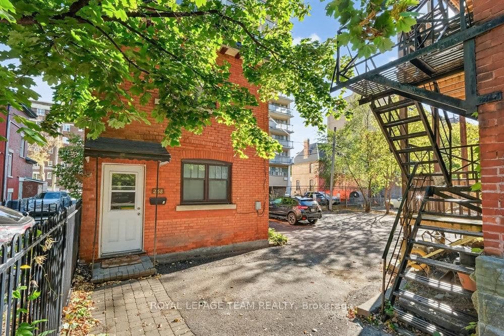 260 W Somerset Street W thumbnail 39