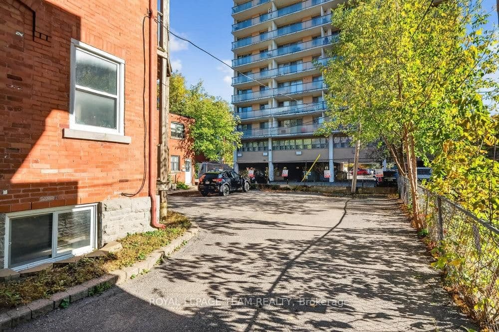 260 W Somerset Street W thumbnail 46
