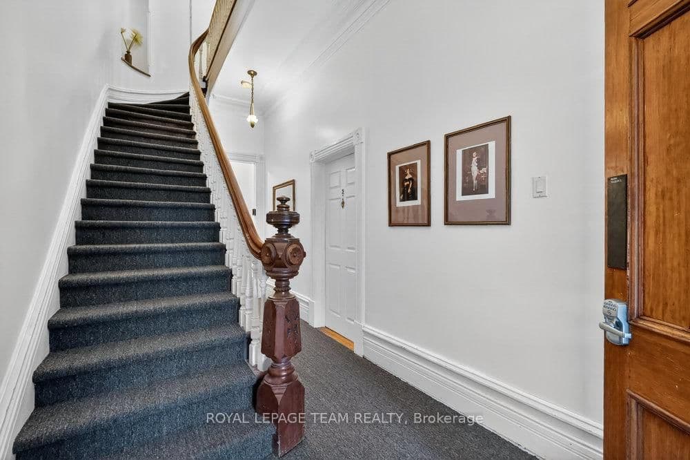 260 W Somerset Street W thumbnail 5