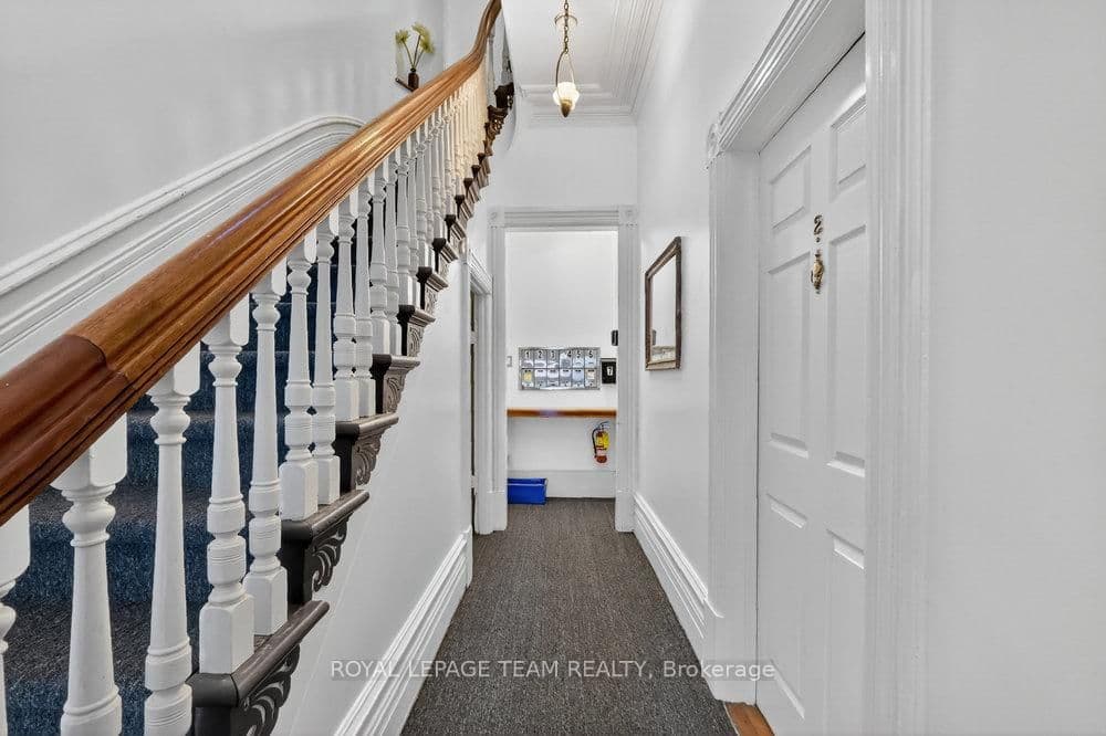 260 W Somerset Street W thumbnail 6