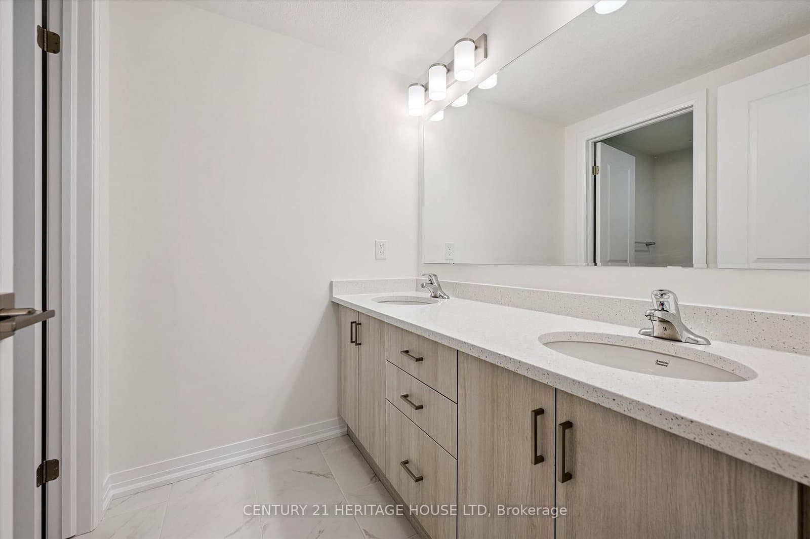 525 Erinbrook Drive, Unit C052 thumbnail 16