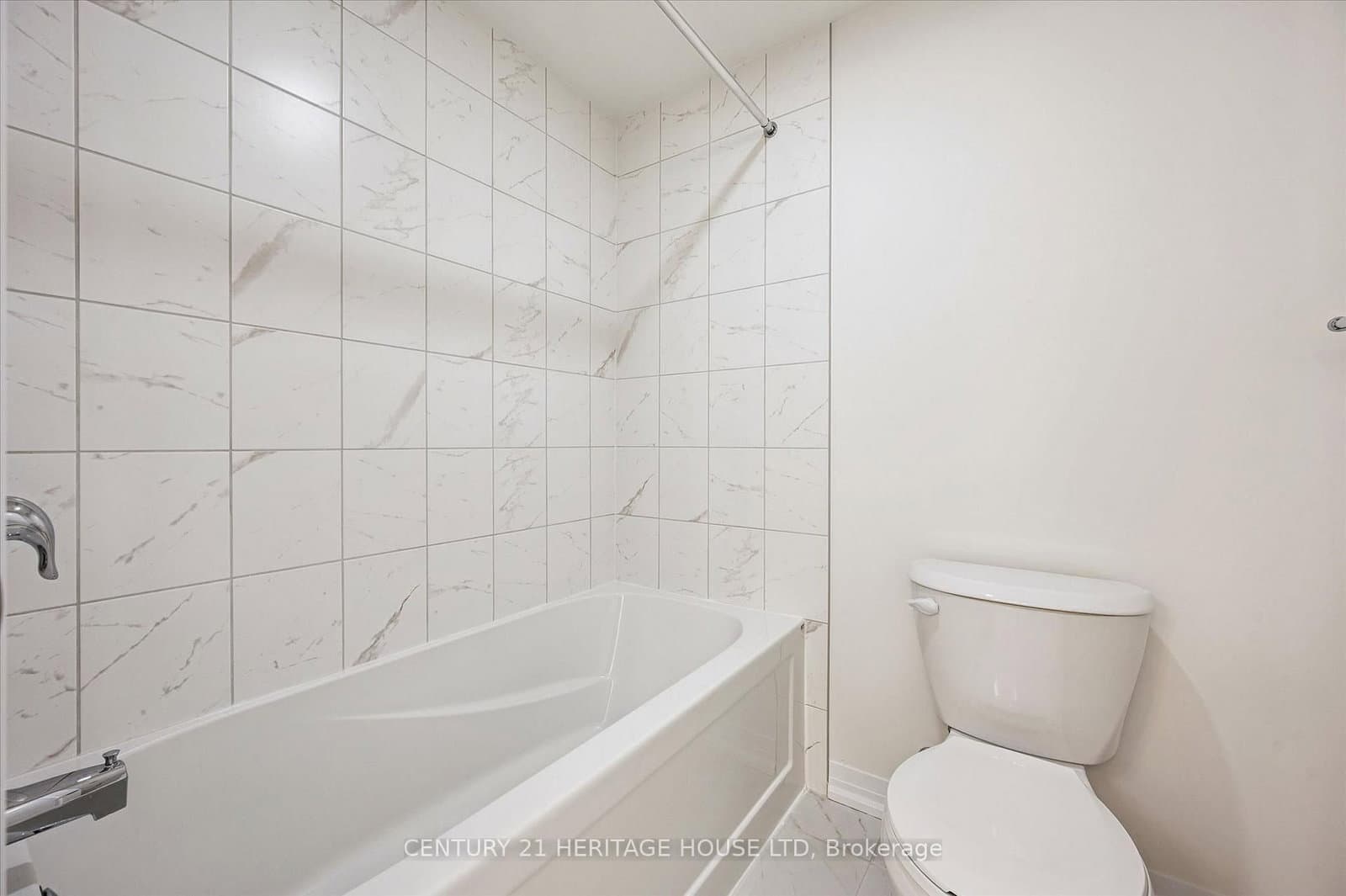 525 Erinbrook Drive, Unit C052 thumbnail 17