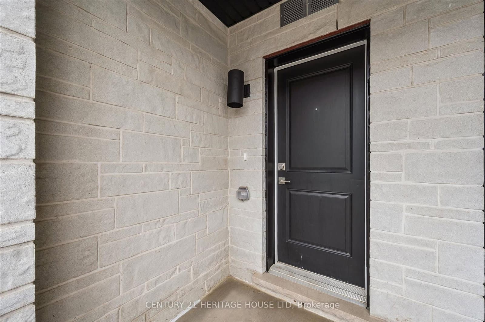 525 Erinbrook Drive, Unit C052 thumbnail 3