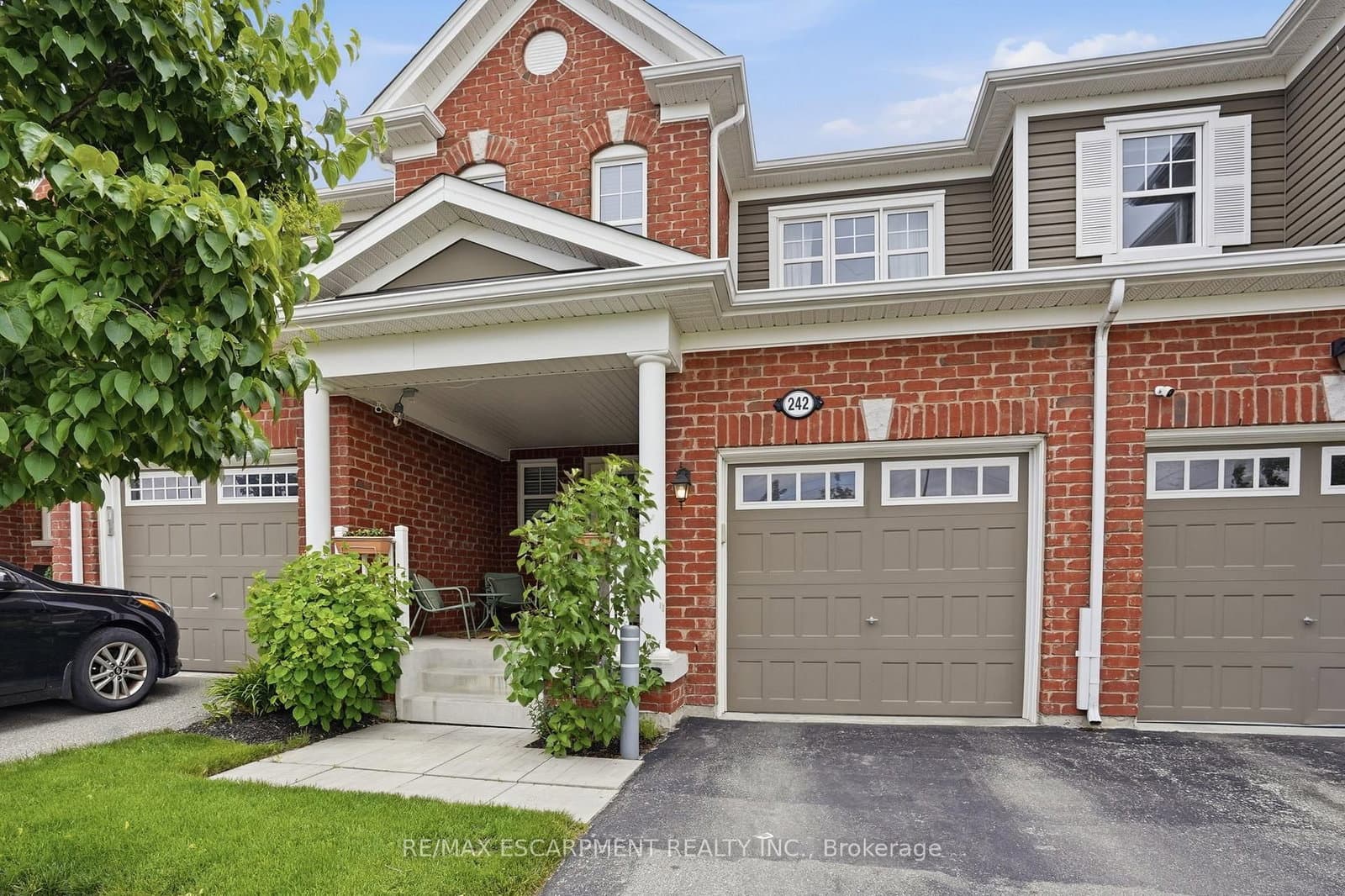 242 Waterbrook Lane thumbnail 3