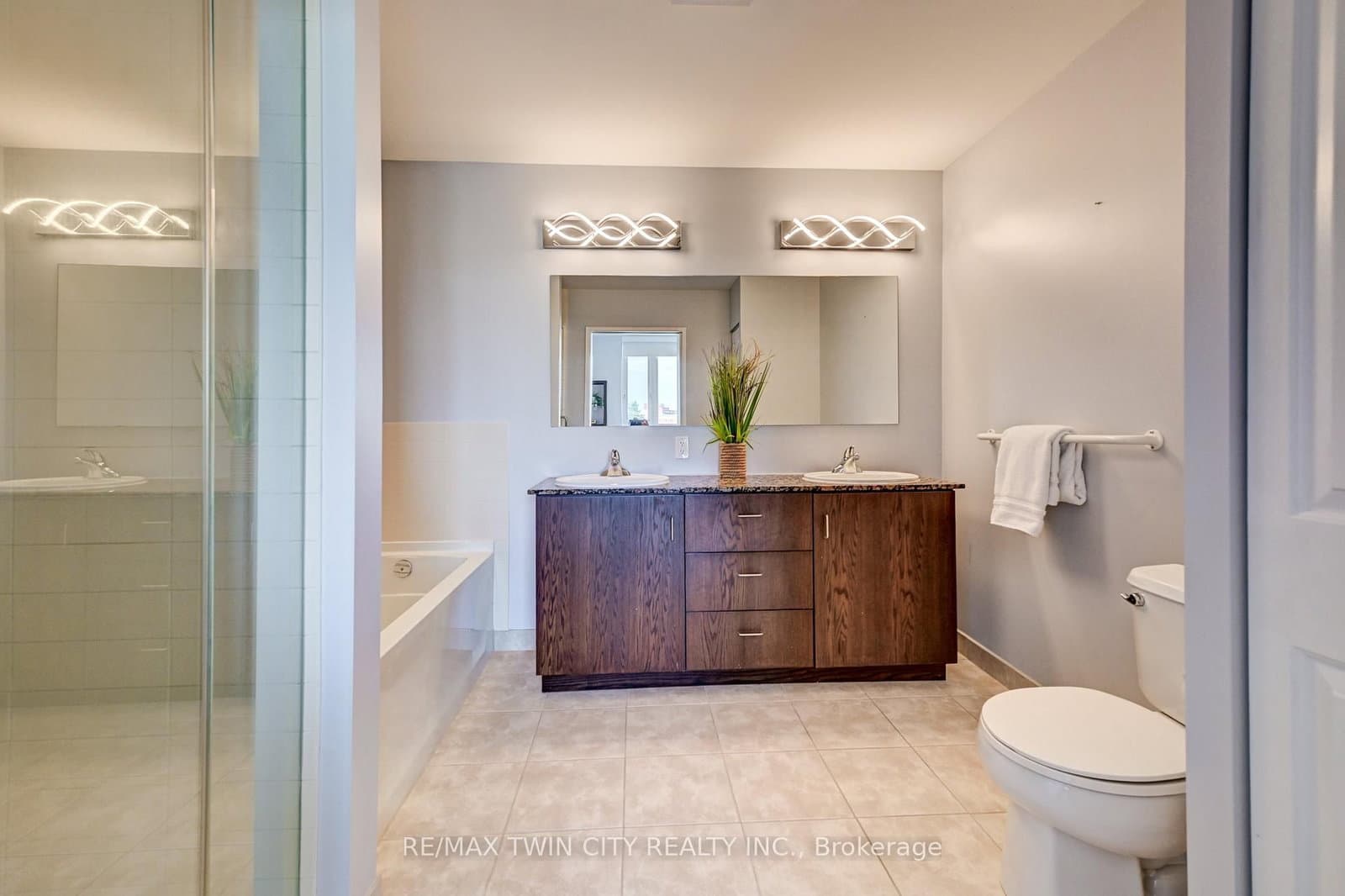 191 King Street S, Unit 706 thumbnail 20