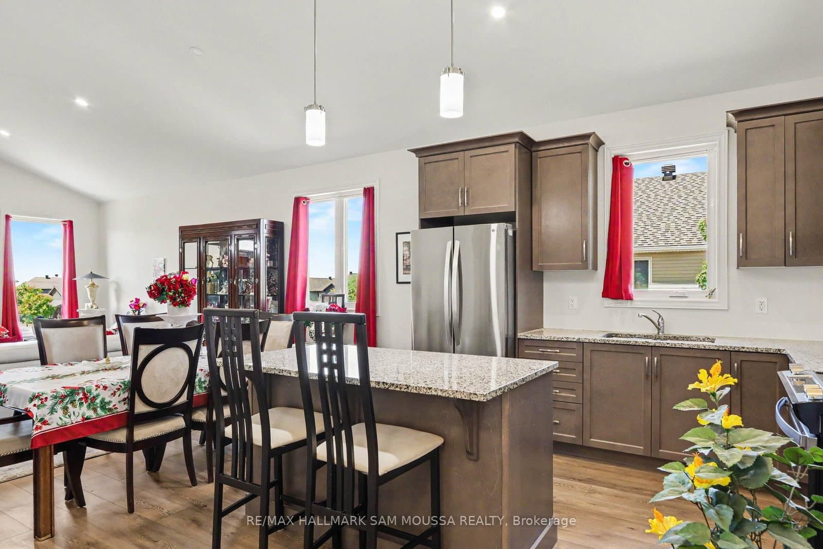 656 Bracewell Street thumbnail 13