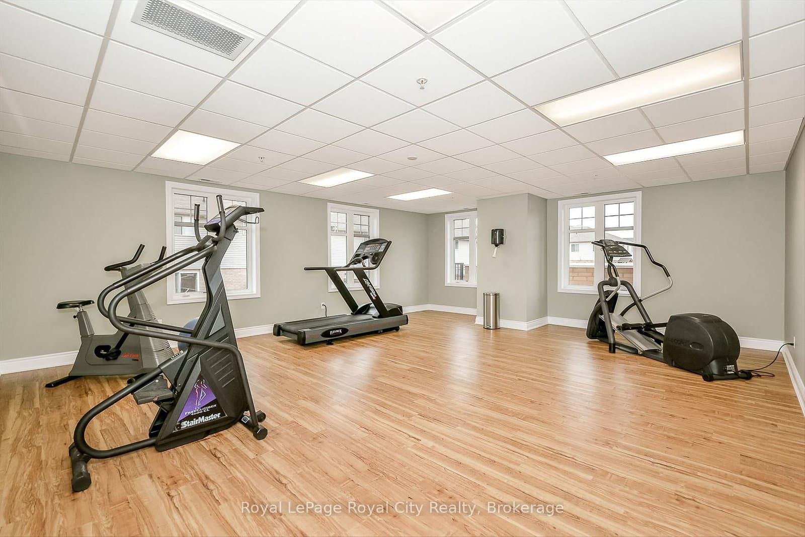 2 Colonial Drive, Unit 403 thumbnail 25