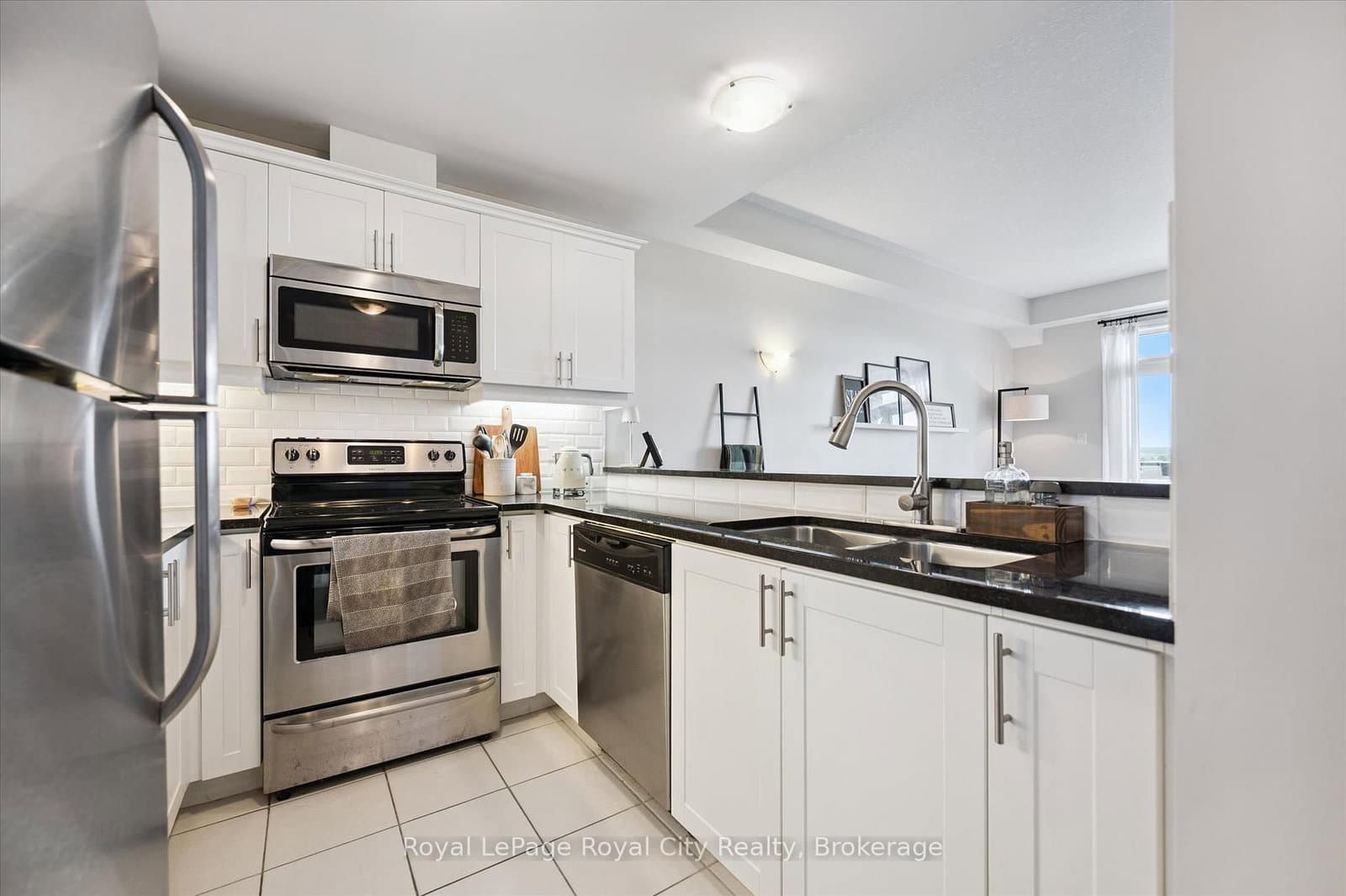 2 Colonial Drive, Unit 403 thumbnail 8