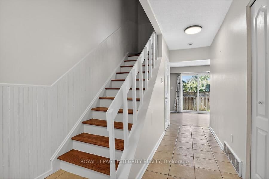 427 Moodie Drive thumbnail 14