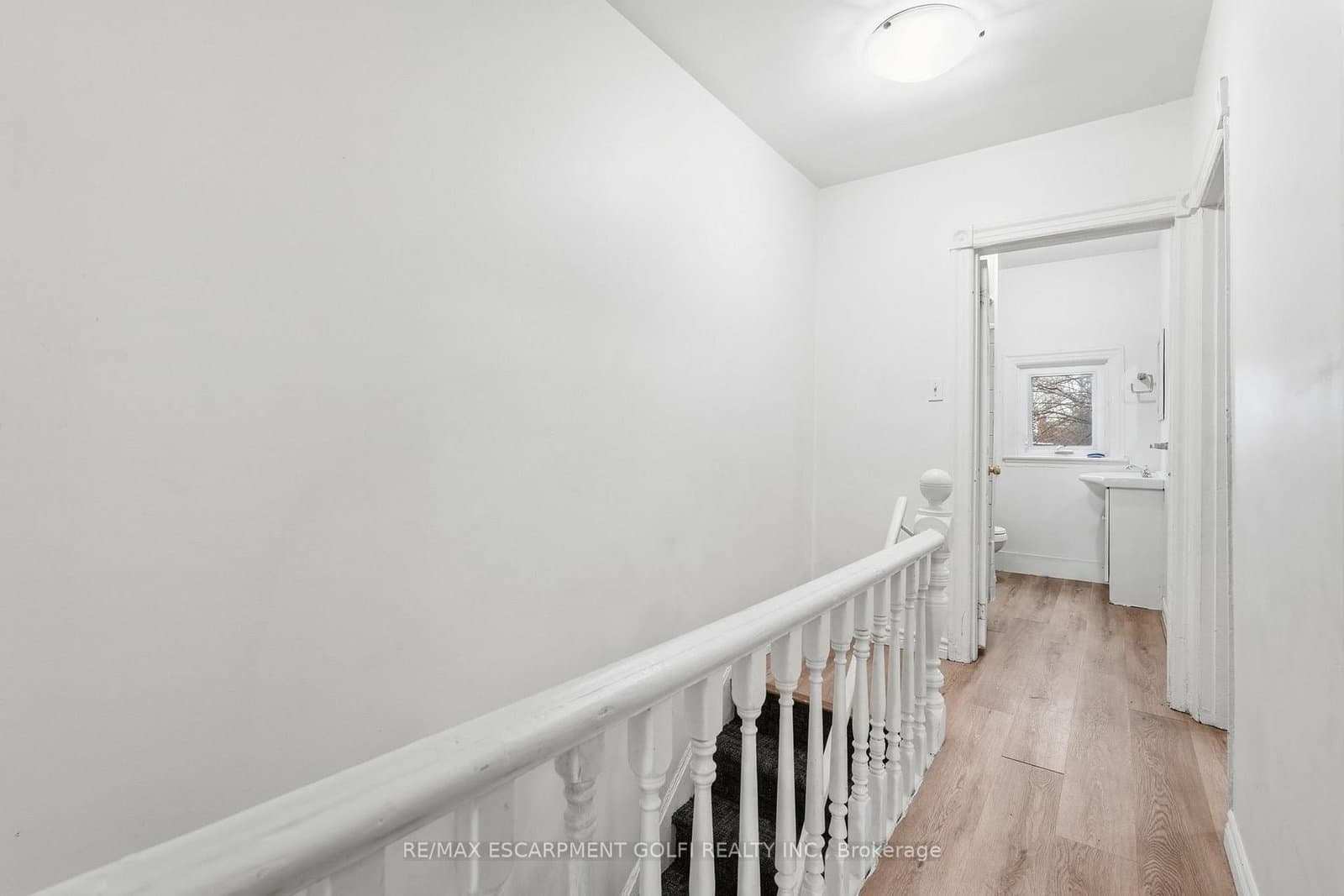 39 Burlington Street E thumbnail 12