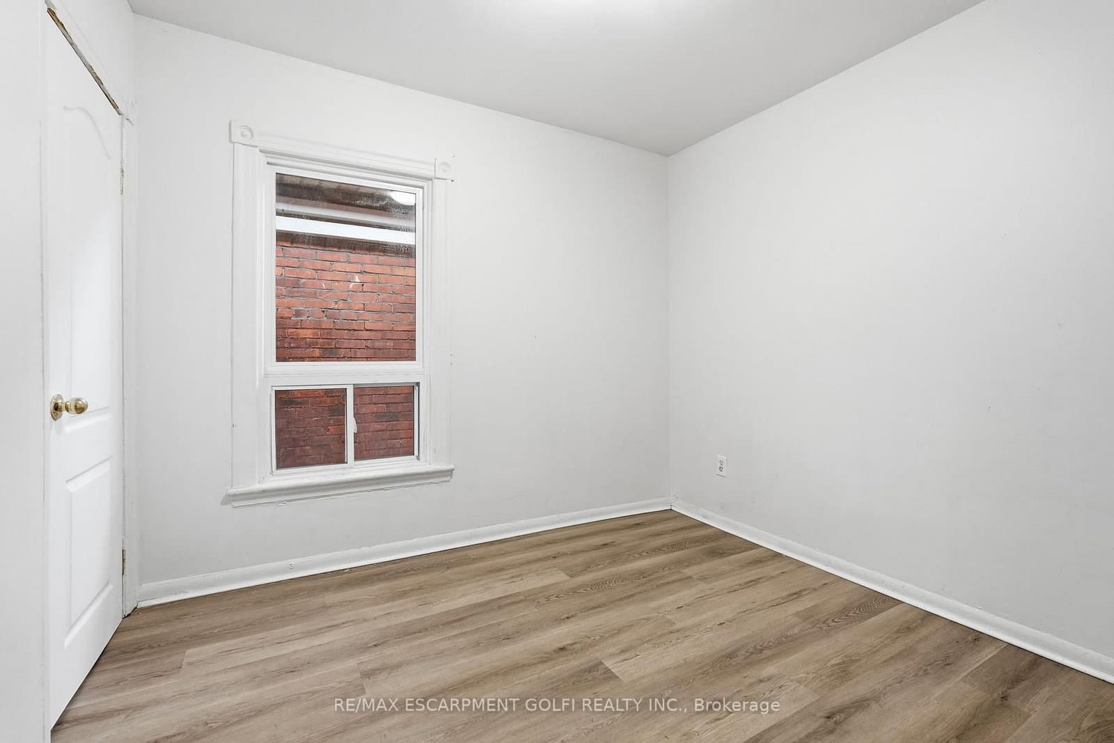 39 Burlington Street E thumbnail 17