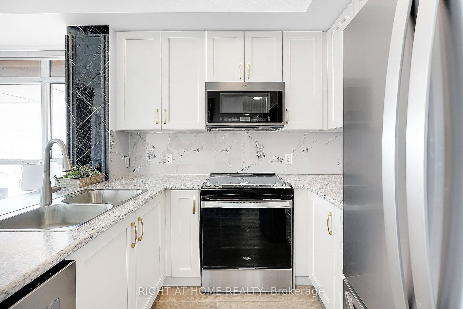 460 Dundas Street E, Unit 905 thumbnail 11