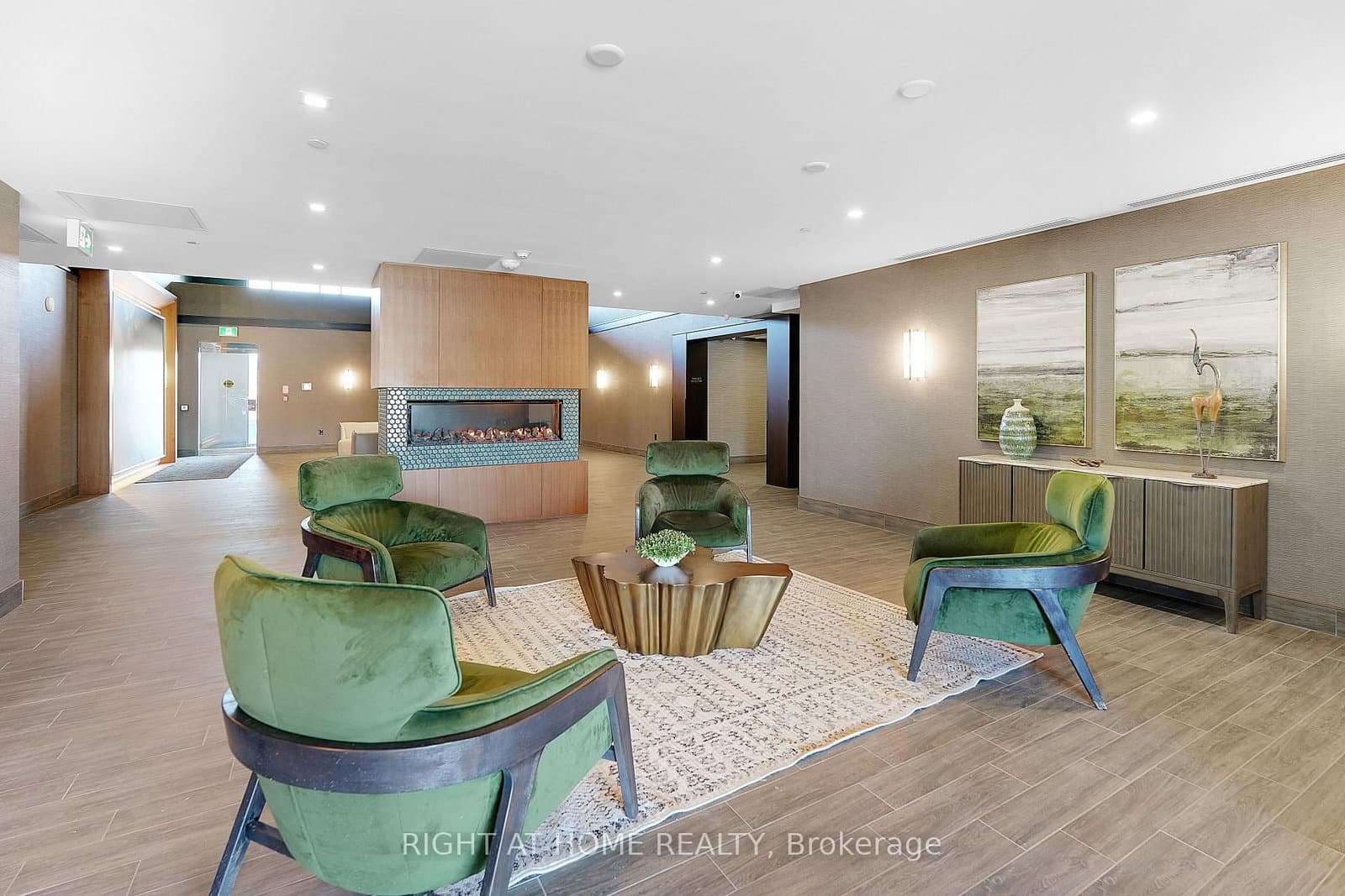 460 Dundas Street E, Unit 905 thumbnail 3