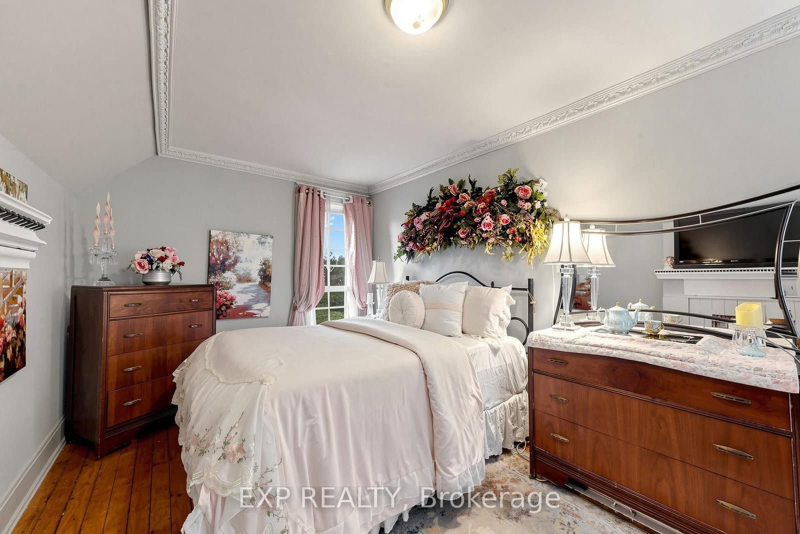 28 Simcoe Street thumbnail 19