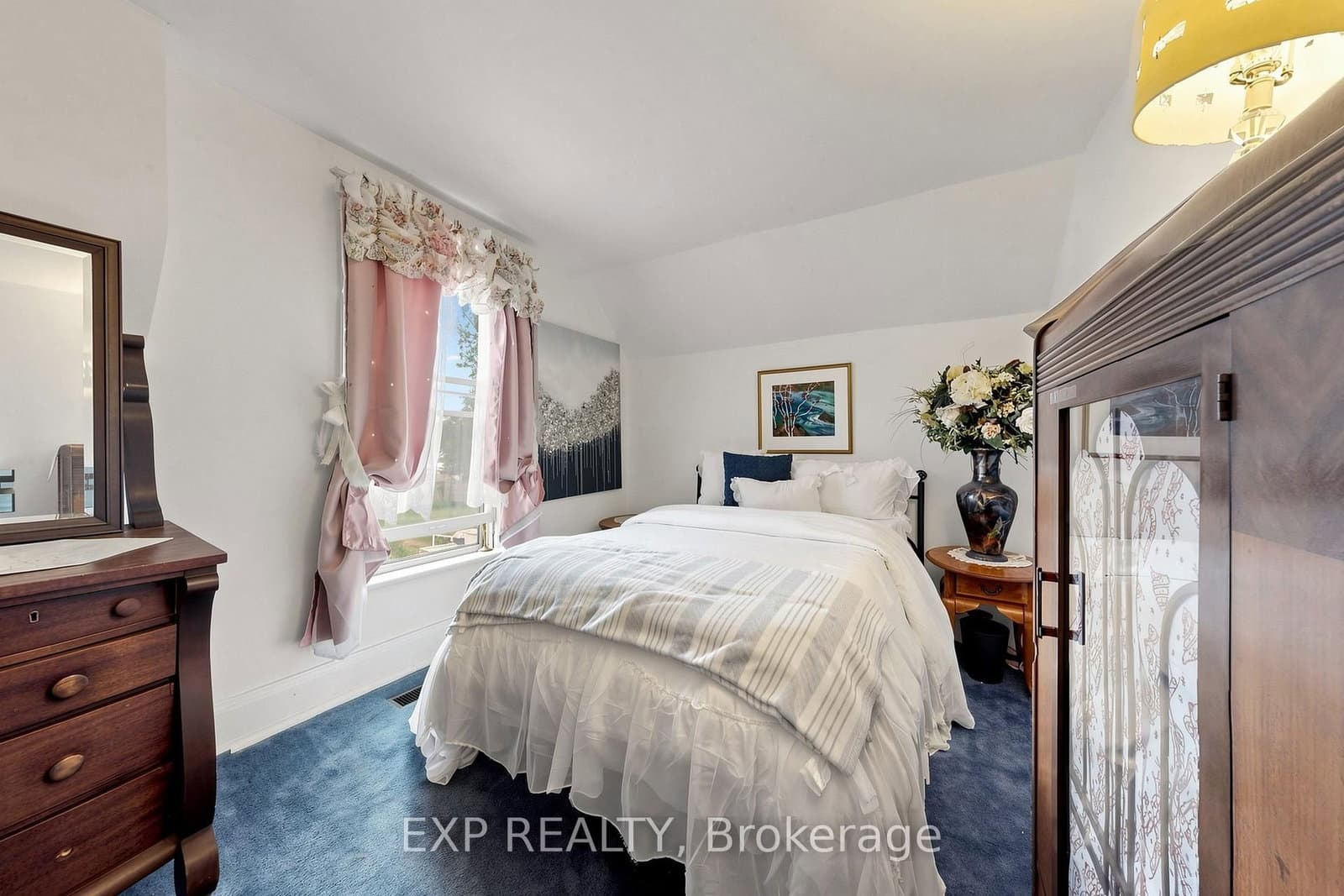 28 Simcoe Street thumbnail 23