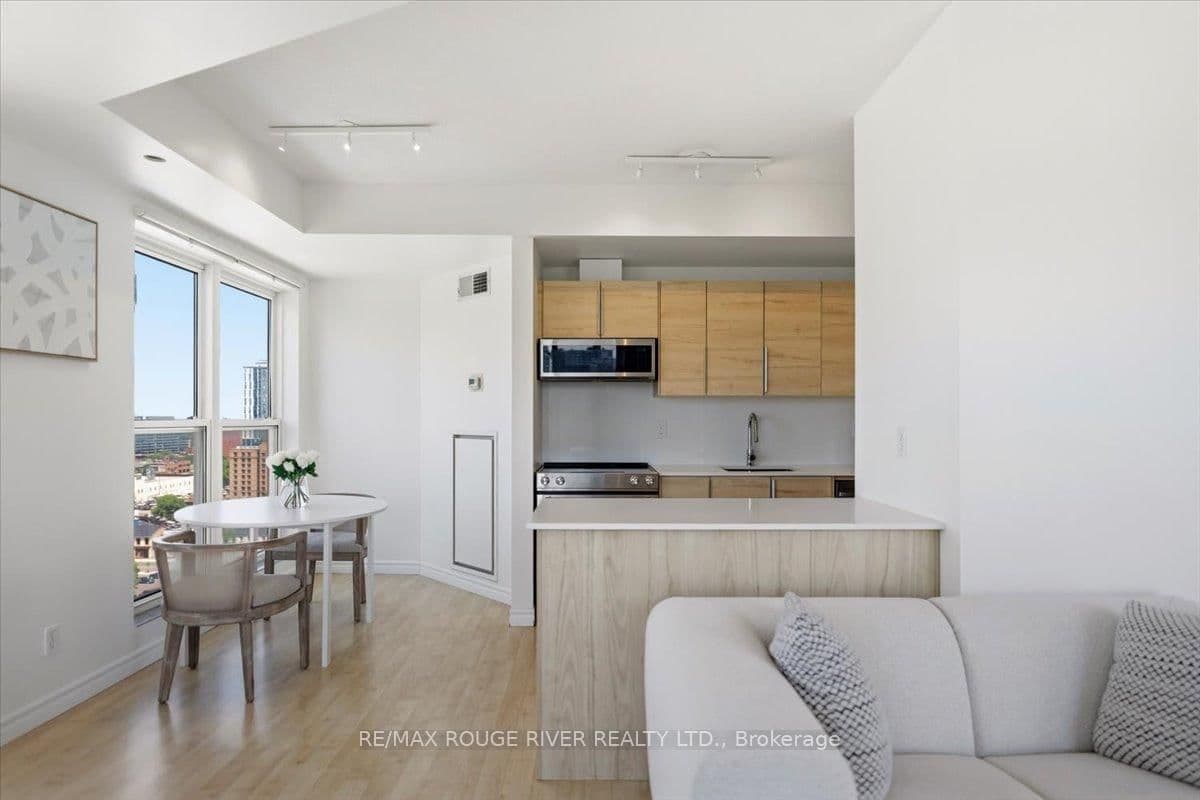 135 James Street S, Unit 1401 thumbnail 12