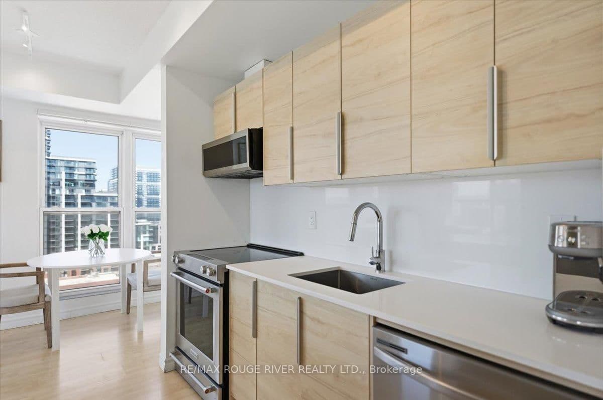 135 James Street S, Unit 1401 thumbnail 15