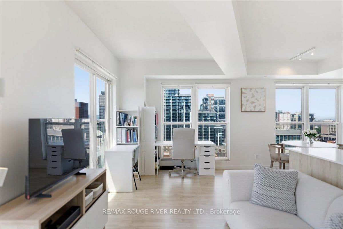 135 James Street S, Unit 1401 thumbnail 26